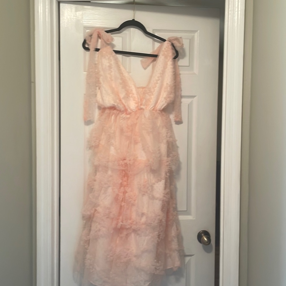 Red Dress boutique light pink midi dress medium